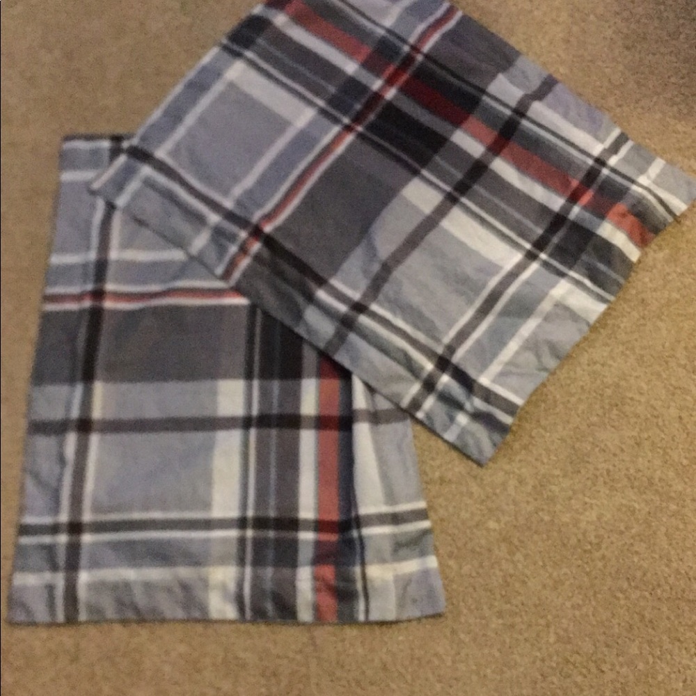 Queen size bedding - Picture 2 of 4